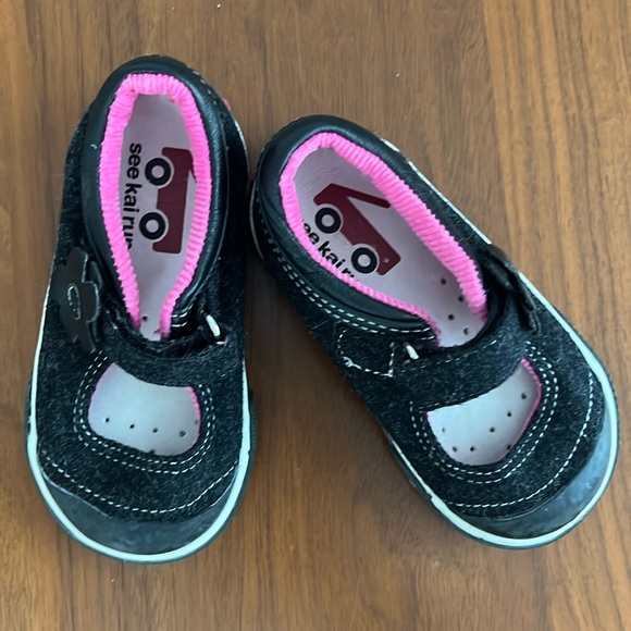 See Kai Run, Mary Jane, Velcro closure, flower detail, black/pink, 5 - Picture 8 of 8
